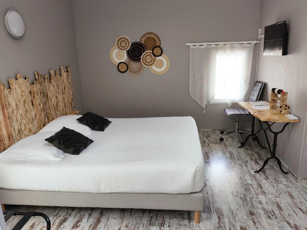 Civrac-en-Médoc Chambres D'Hotes Chateau Pierre De Montignac מראה חיצוני תמונה