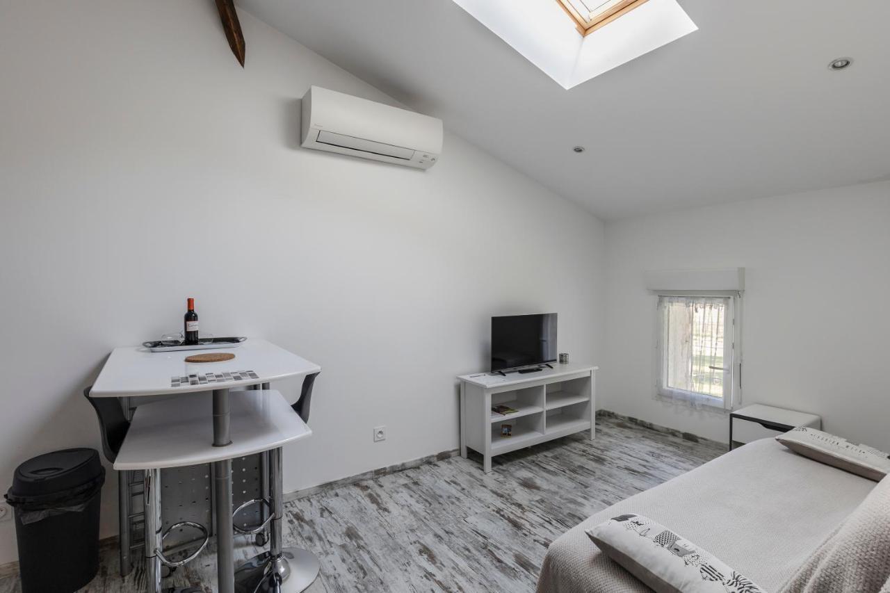 Civrac-en-Médoc Chambres D'Hotes Chateau Pierre De Montignac מראה חיצוני תמונה