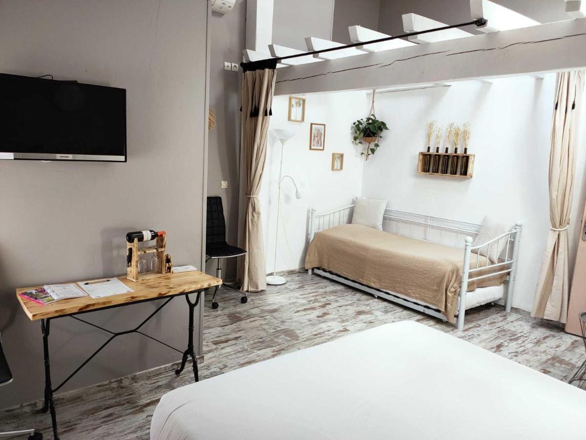 Civrac-en-Médoc Chambres D'Hotes Chateau Pierre De Montignac מראה חיצוני תמונה